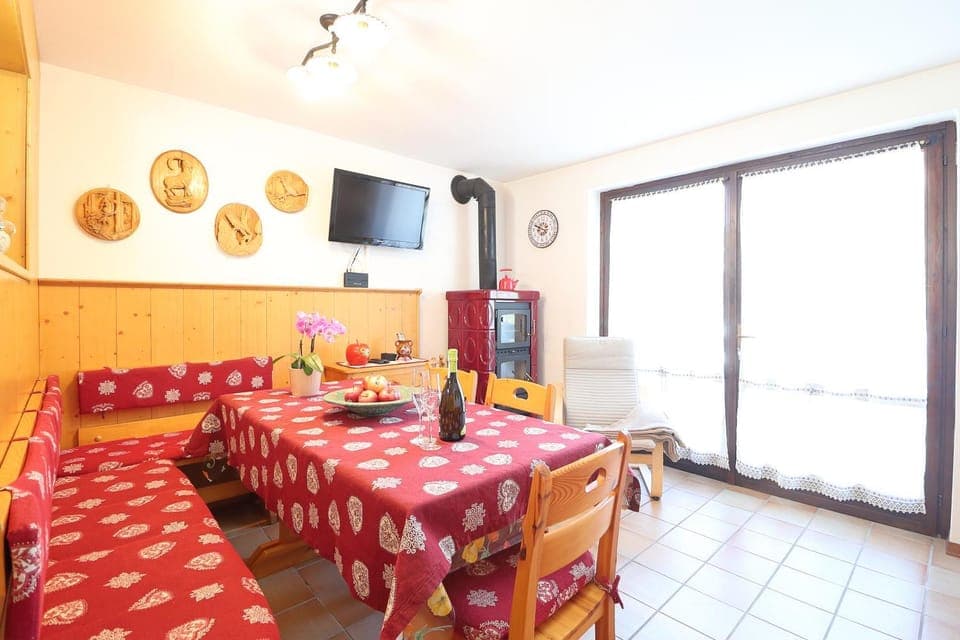 TV and multimedia, Living room, Dining area, Evening entertainment