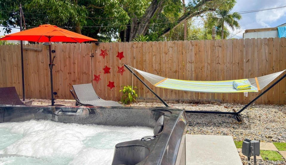 After Hours - Wilton Drive and Jacuzzi Apartment in Wilton Manors