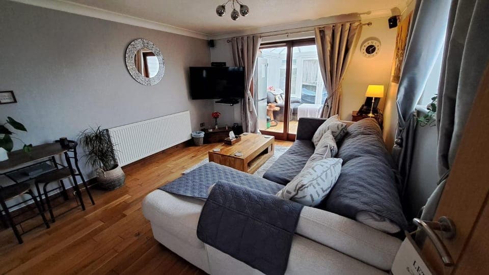 Communal lounge/ TV room