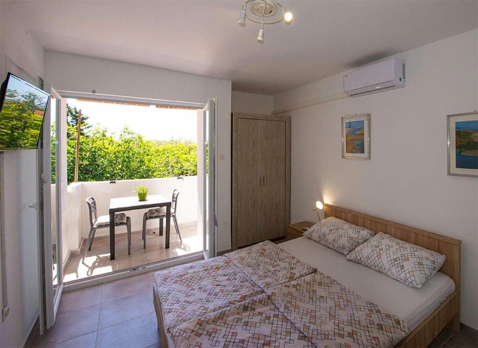 Bed, Balcony/Terrace, Photo of the whole room, Bedroom, air conditioner