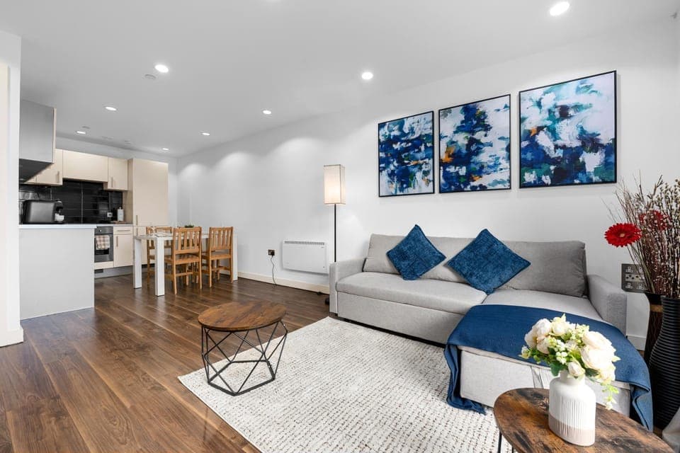 TV and multimedia, Kitchen or kitchenette, Living room, Seating area