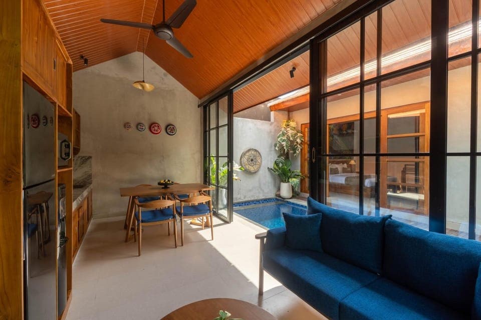 Living room, Seating area, Dining area