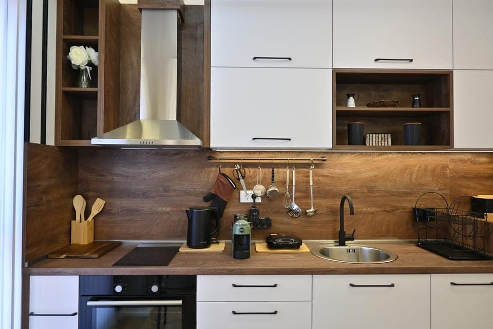 Coffee/tea facilities, Kitchen or kitchenette, minibar, stove