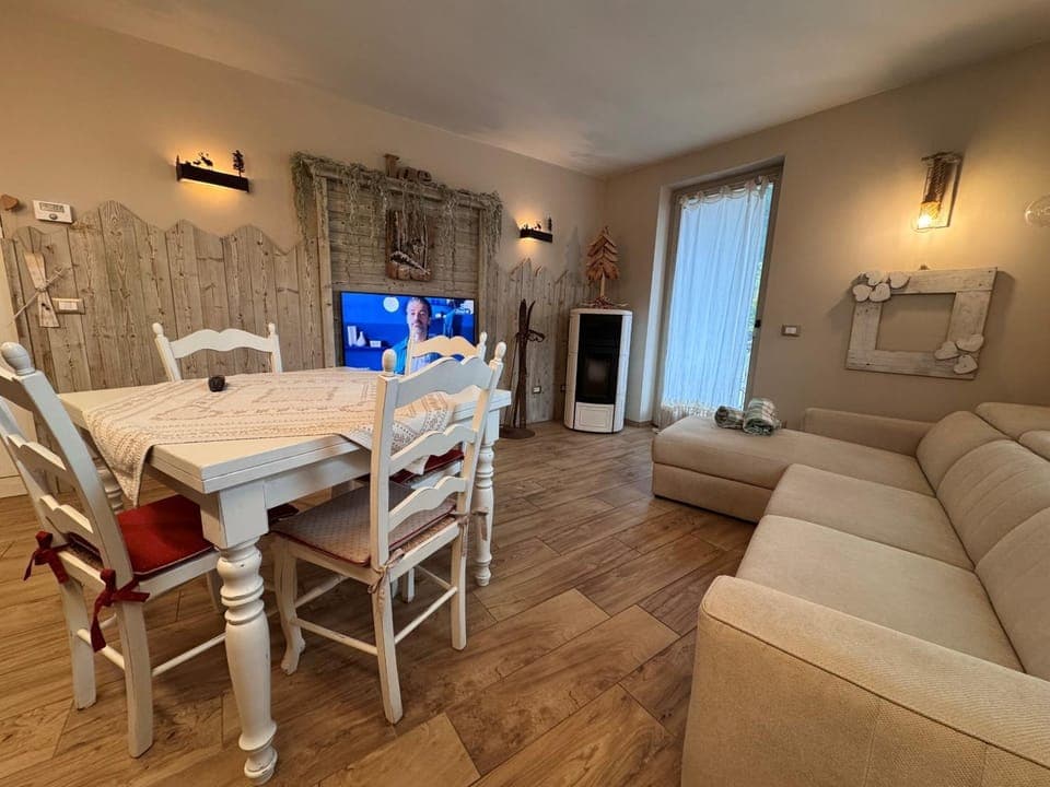 Communal lounge/ TV room, Living room