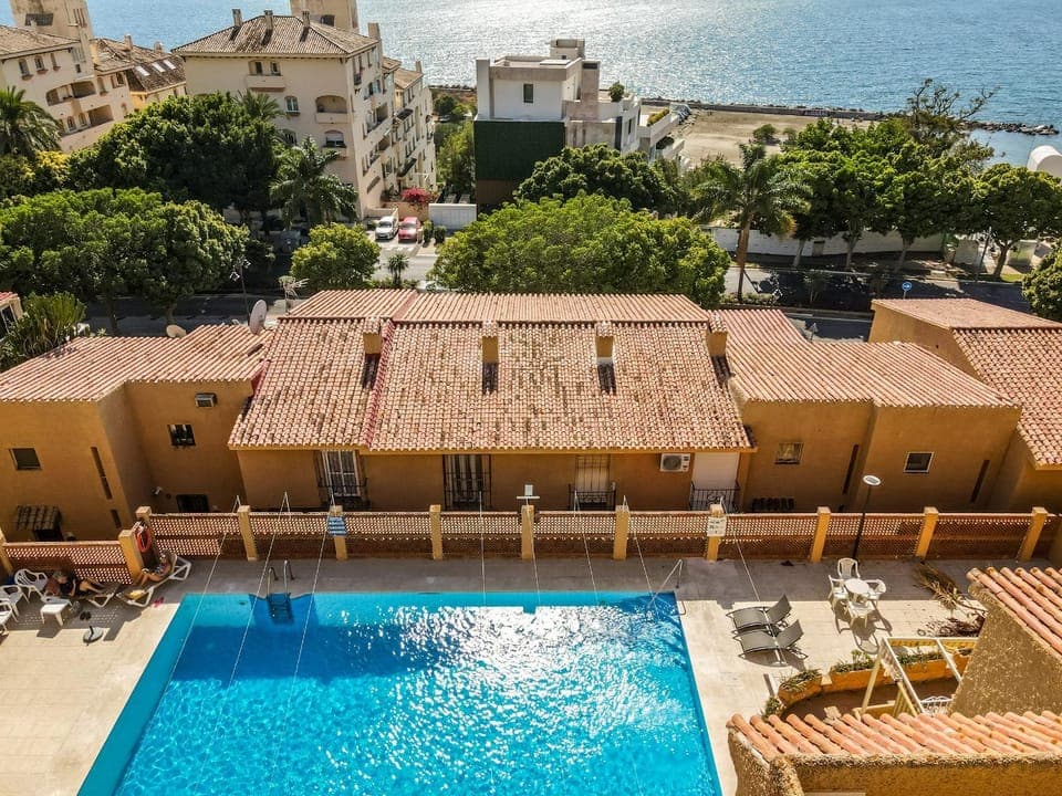 Area and facilities, Swimming pool