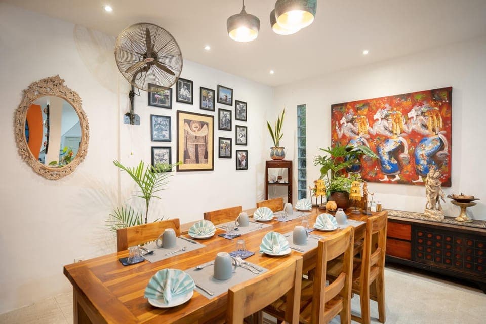 Food and drinks, Seating area, Dining area, Food, Breakfast