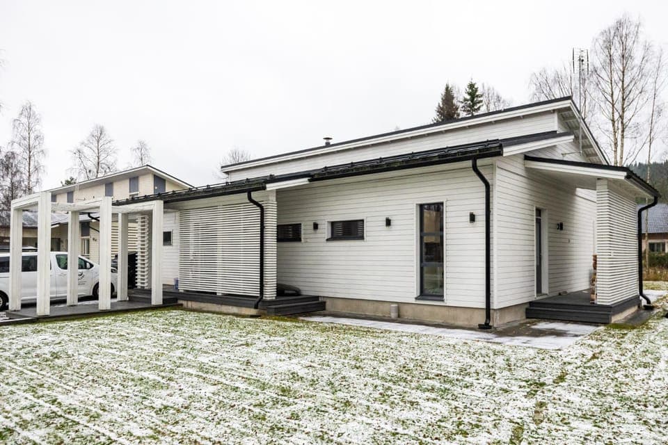 Property building, Day, Winter