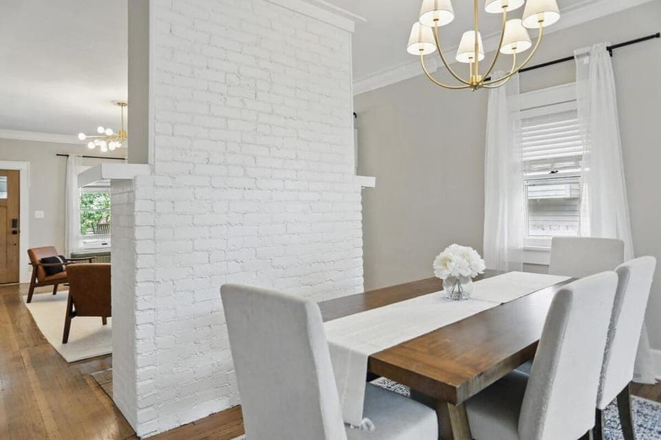 MidTown Cozy Cottage House in Meridian-Kessler