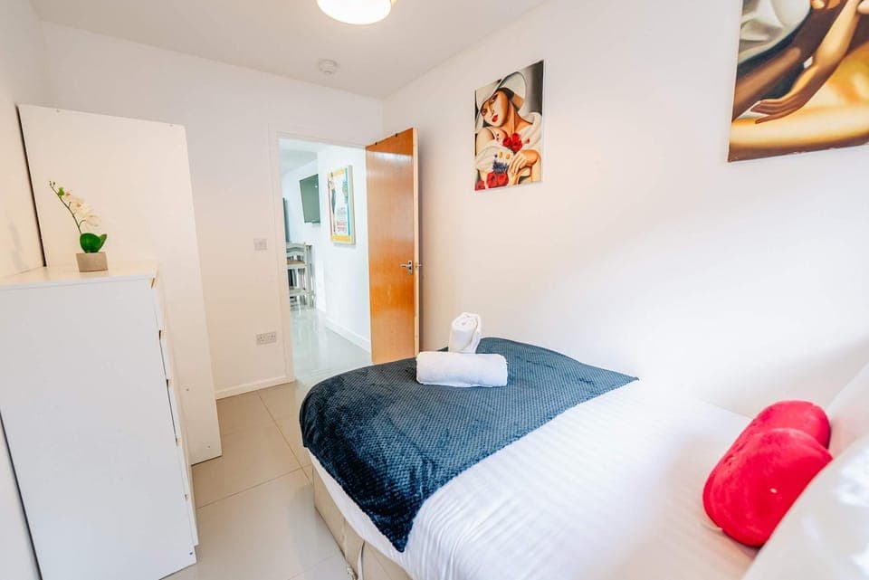 Bed, Kitchen or kitchenette, Photo of the whole room, Bedroom, towels, wardrobe