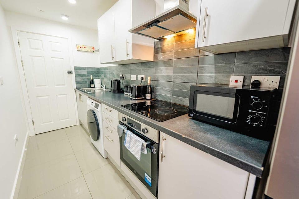 Coffee/tea facilities, Kitchen or kitchenette, dishwasher, minibar, oven, pet friendly, stove, toaster, washing machine, dryer