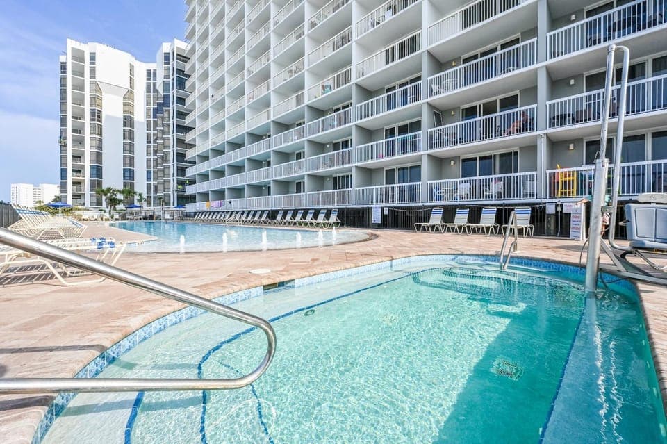 Property building, Day, Hot Tub, Balcony/Terrace, Pool view, Swimming pool, sunbed