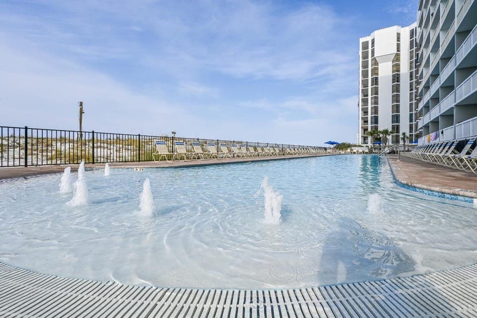 View (from property/room), Balcony/Terrace, Beach, Pool view, Sea view, Swimming pool, sunbed