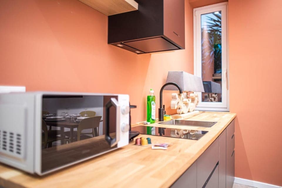 Kitchen or kitchenette