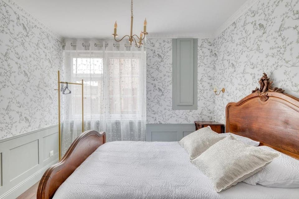 Bed, Photo of the whole room, Bedroom