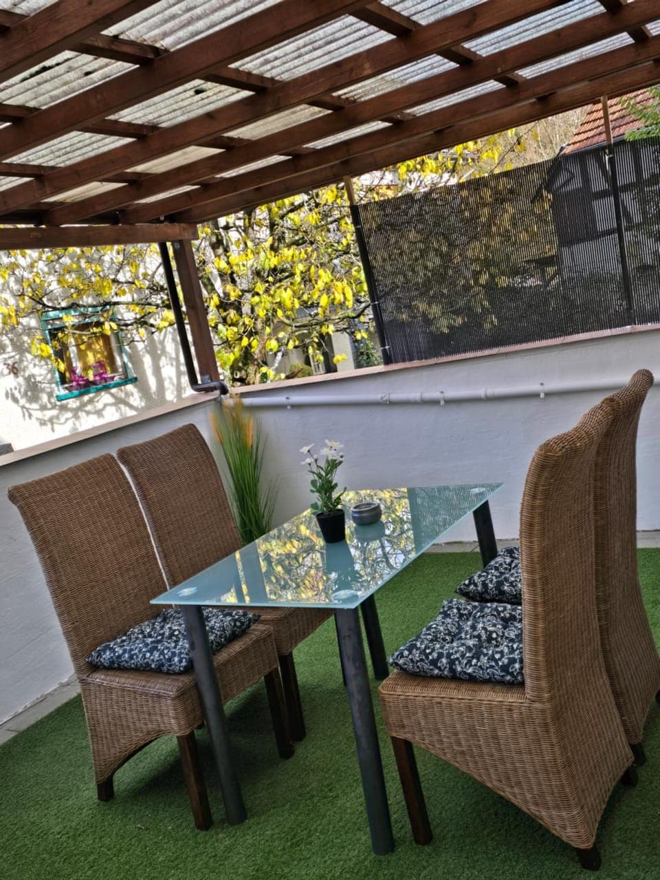 Seating area, Dining area