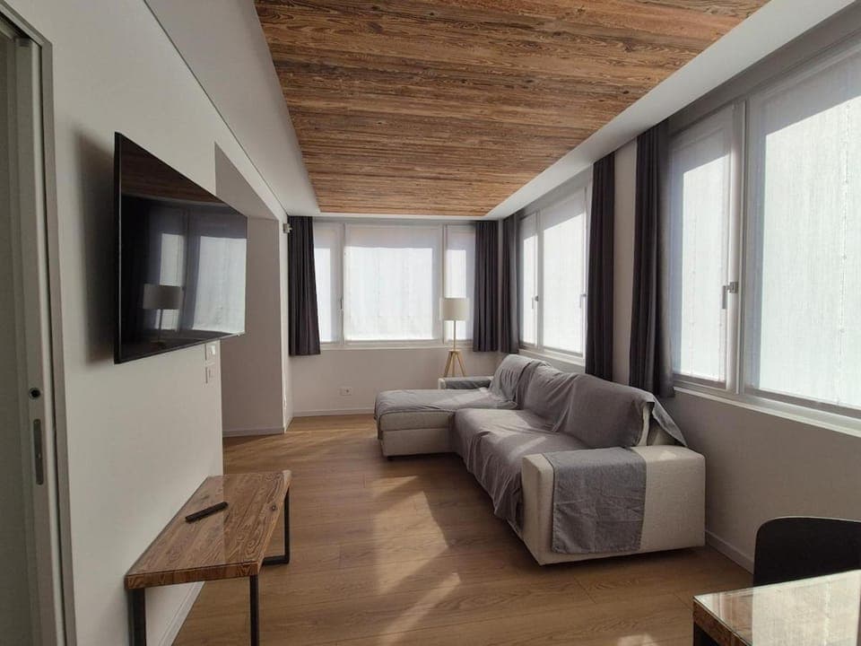 TV and multimedia, Living room, Seating area