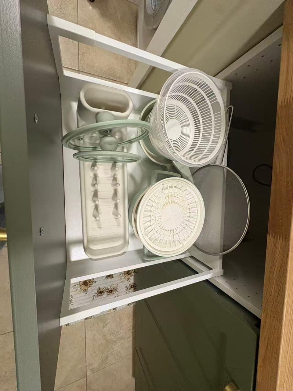 Kitchen or kitchenette, dishwasher