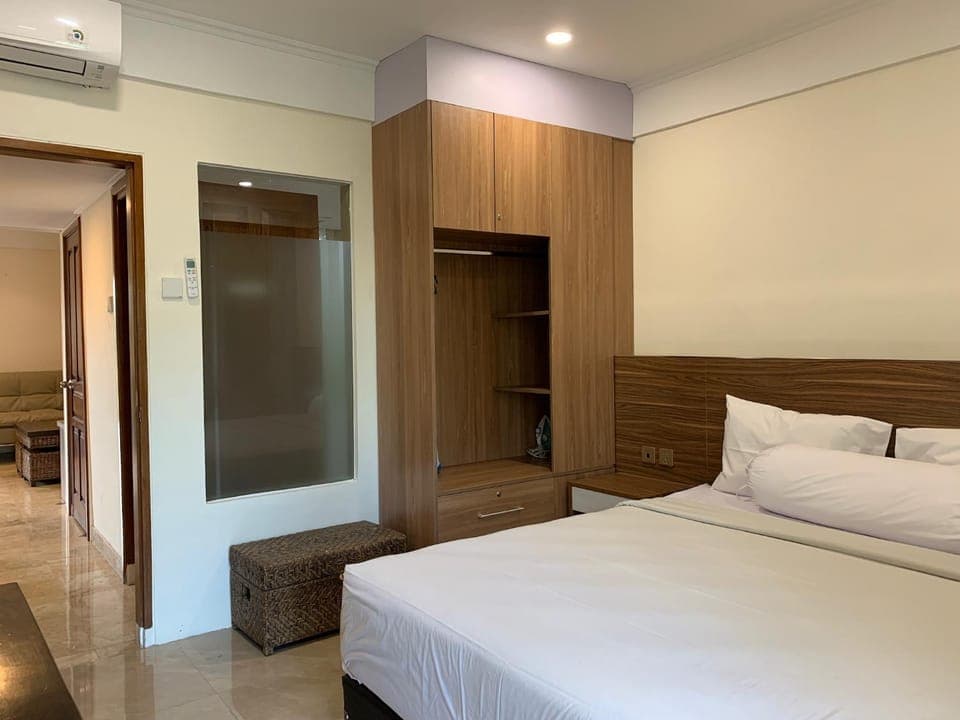 Bedroom, wardrobe