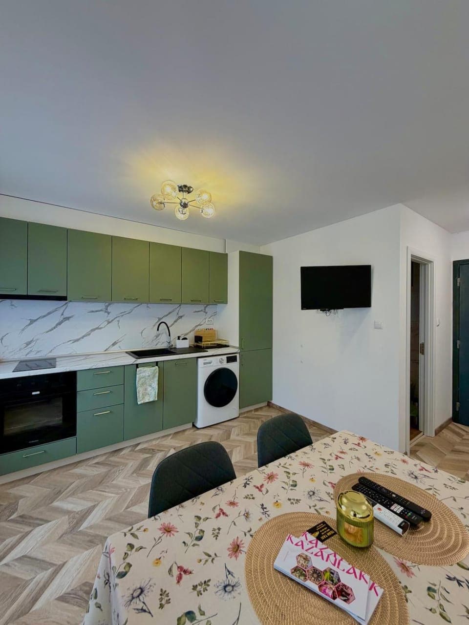 Kitchen or kitchenette, Living room