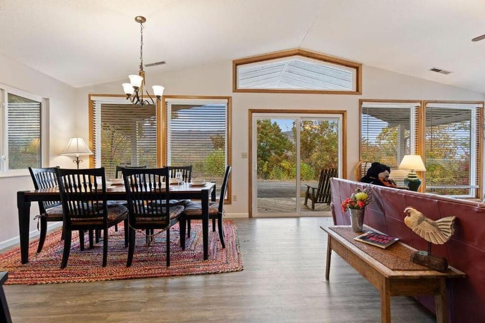 Smoky Mountain Cabin with Hot Tub & Resort Amenities Cabin in Pittman Center