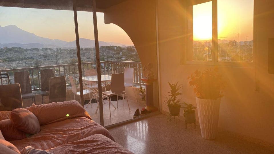 Communal lounge/ TV room, Balcony/Terrace, Mountain view, Sunrise