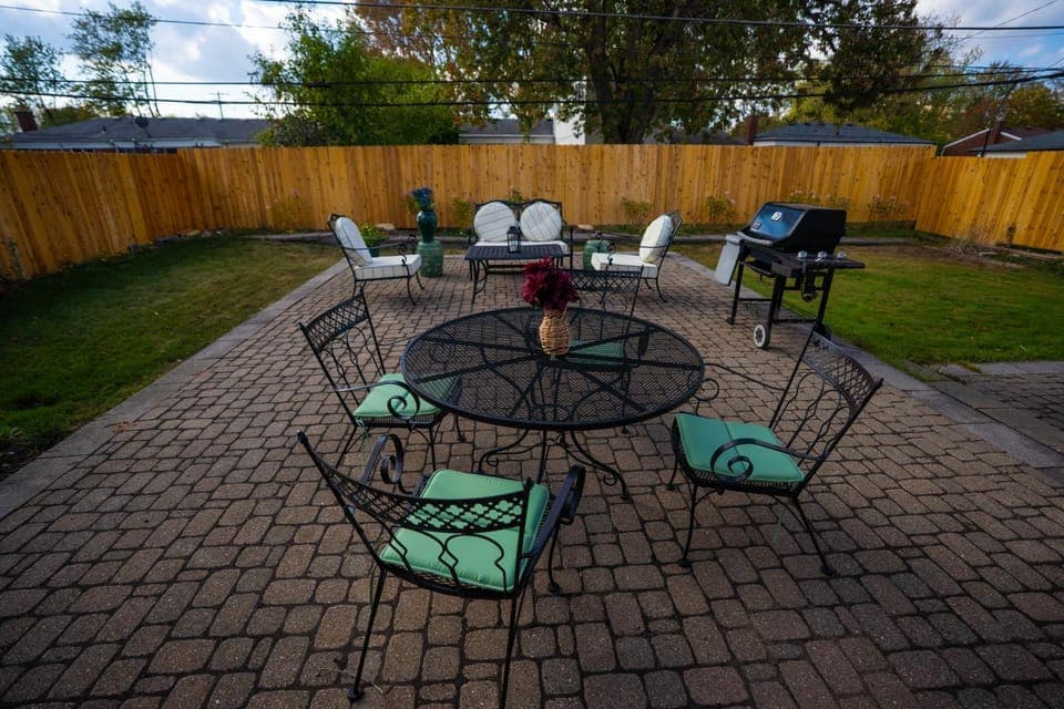 Garden, Dining area