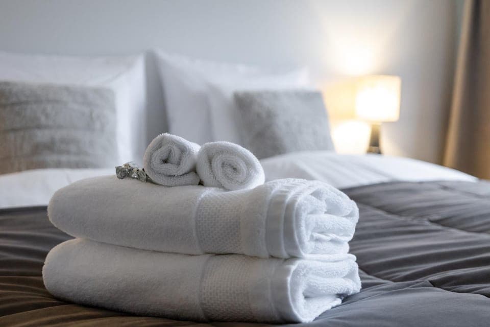 Photo of the whole room, Bedroom, towels