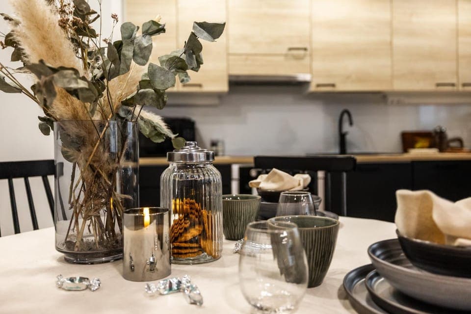 Kitchen or kitchenette, Dining area