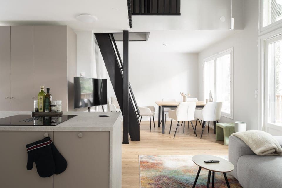 Kitchen or kitchenette, Seating area, Dining area