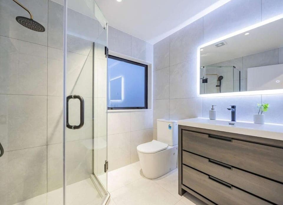 Shower, Toilet, Bathroom, towels