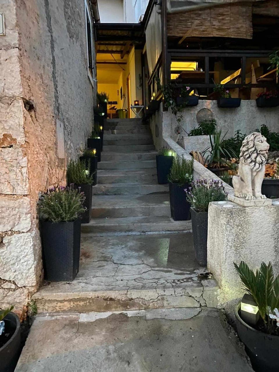 Property building, Restaurant/places to eat