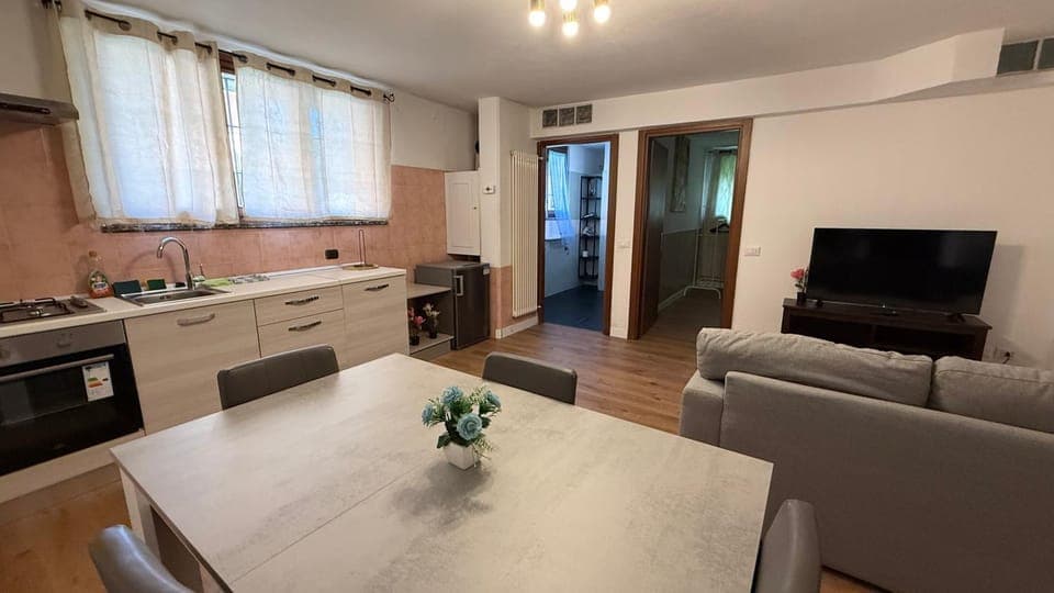 TV and multimedia, Seating area, Dining area