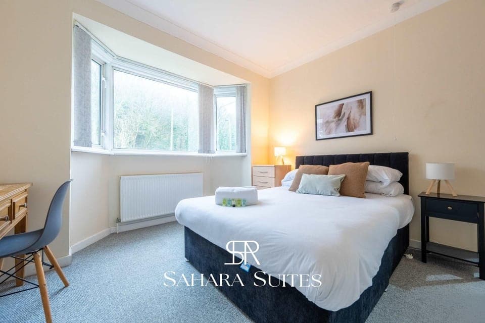 Bed, Photo of the whole room, Bedroom