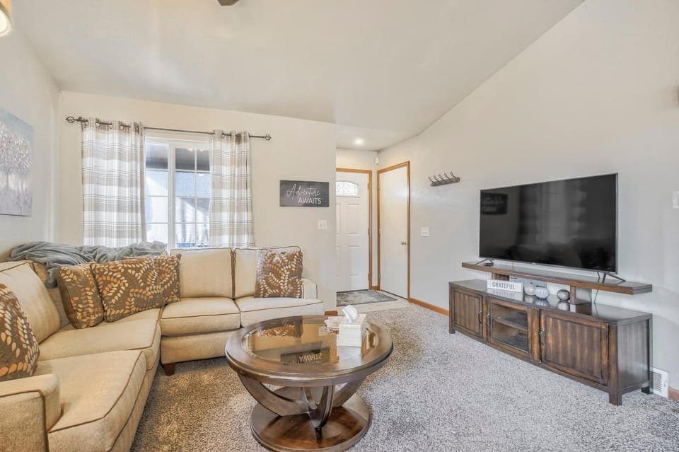 Hot Tub Retreat Near Fort Carson House in Fort Carson