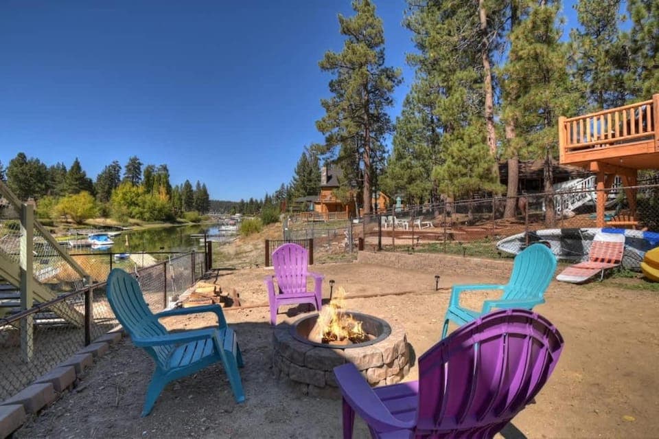 Vintage Lakeview Retreat - Lakefront House in Big Bear