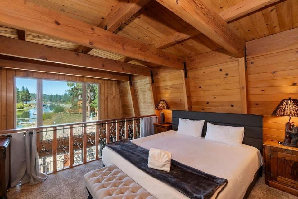 Vintage Lakeview Retreat - Lakefront House in Big Bear