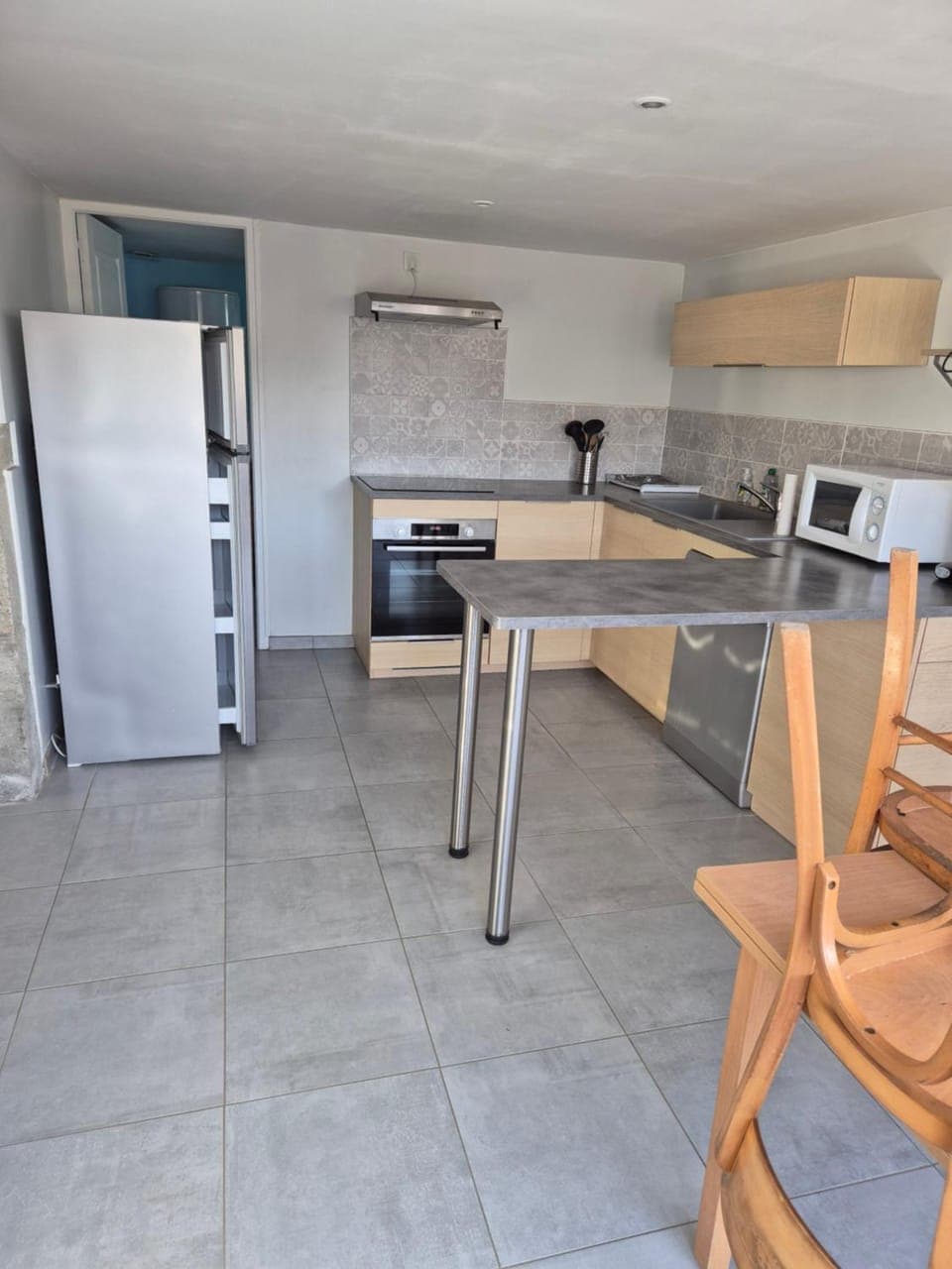 Kitchen or kitchenette, Dining area, oven