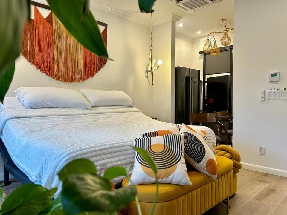 Home in Heart of Wilton Drive, 4 Mi to Beach Apartment in Wilton Manors