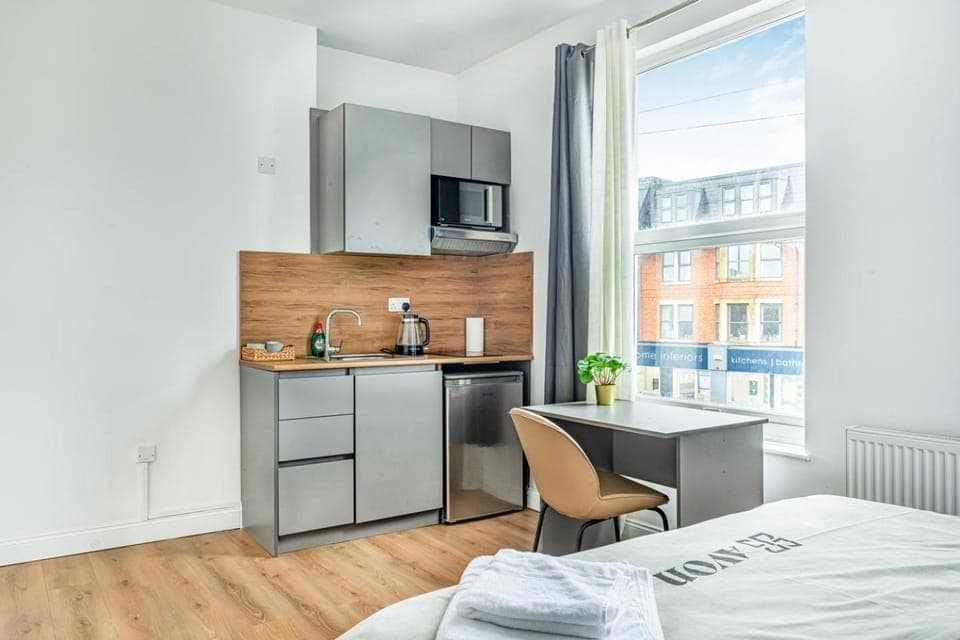 Bed, Kitchen or kitchenette, Photo of the whole room, Bedroom