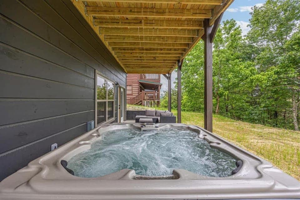 Indoor Pool Family Hot Tub Air Hockey Gameroom House in Sevierville