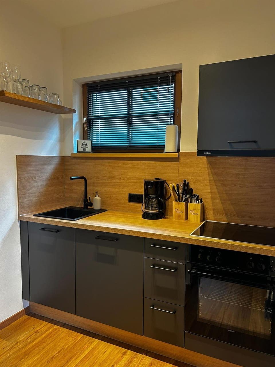 Coffee/tea facilities, Kitchen or kitchenette