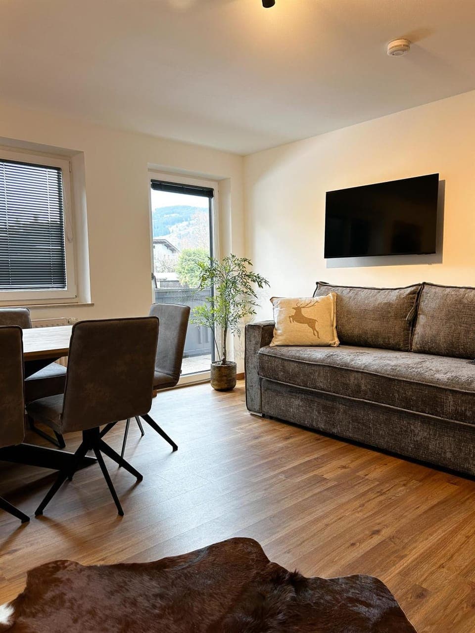 TV and multimedia, Living room, Seating area