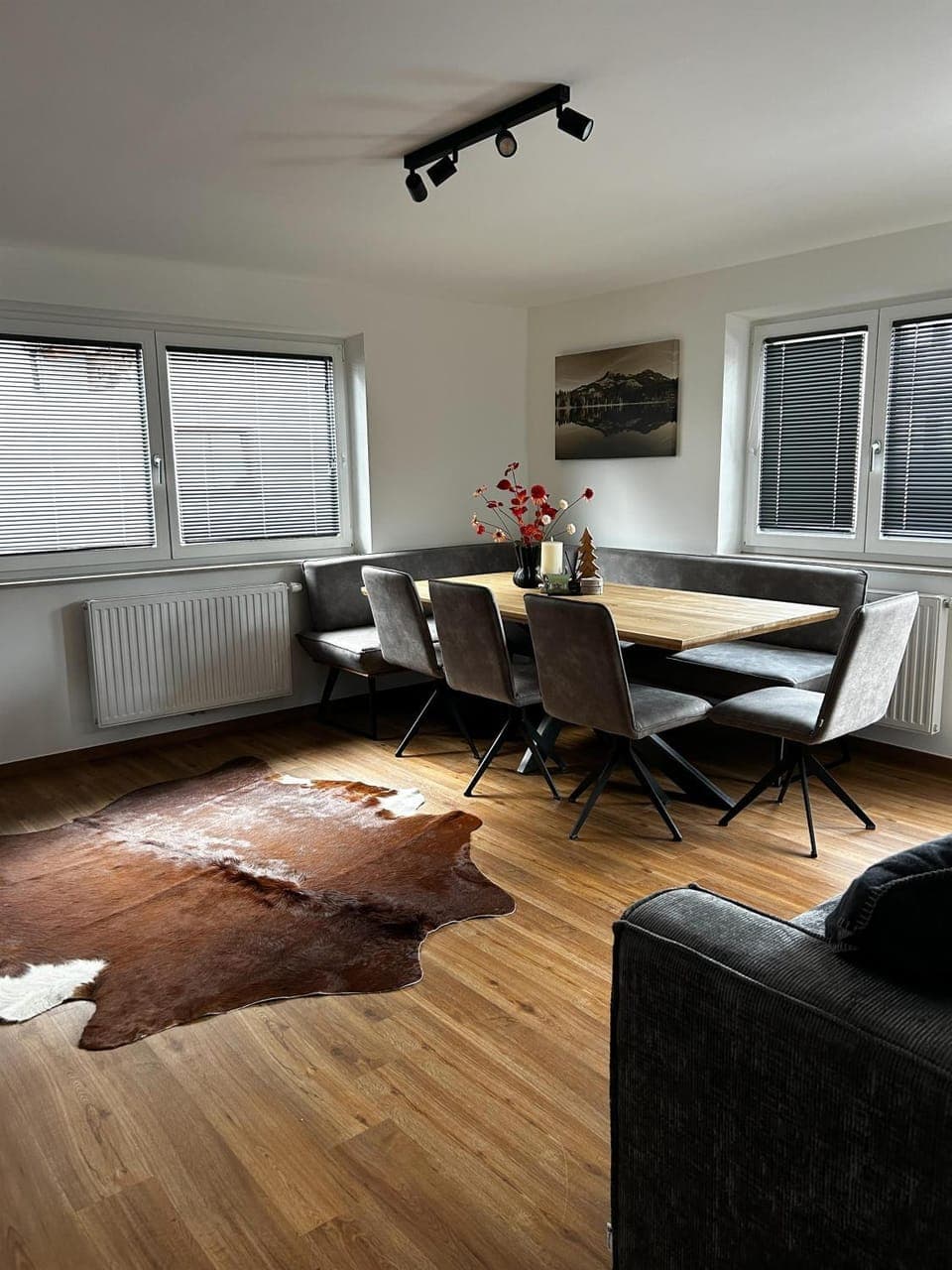 Living room, Seating area, Dining area