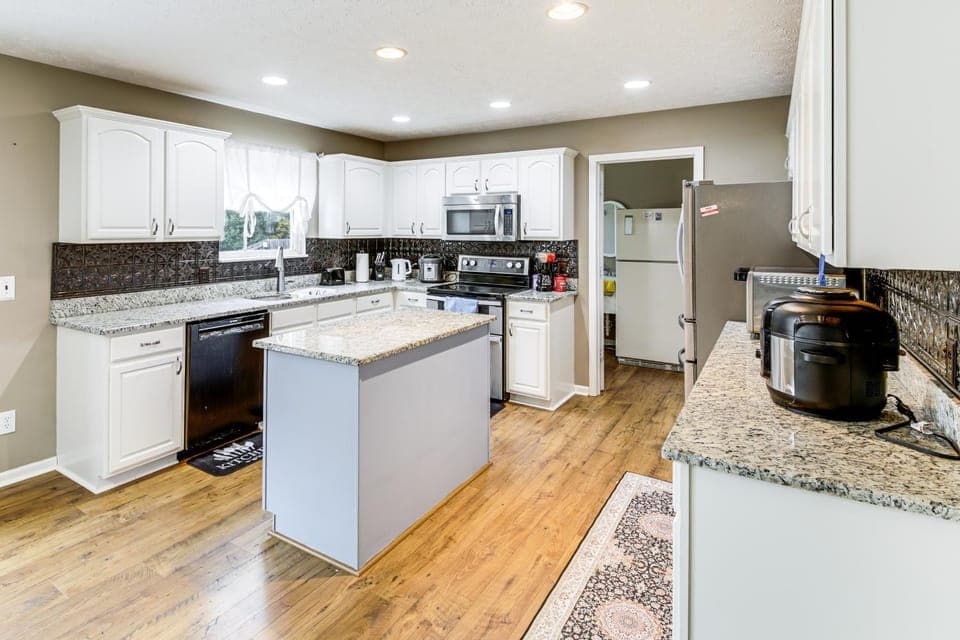 20 Mi to Speedway & Indy 500: Family Getaway! House in Plainfield