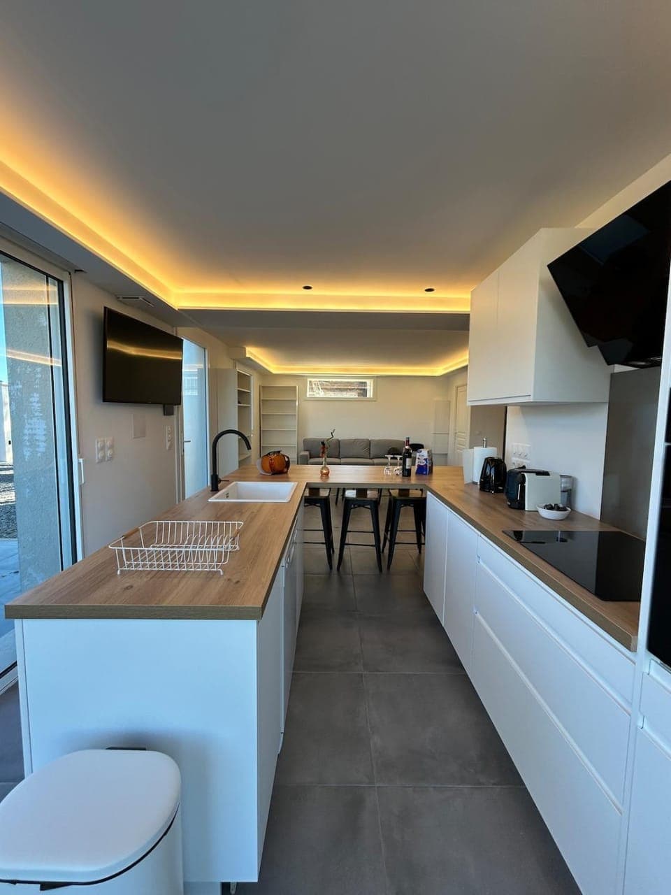 Kitchen or kitchenette