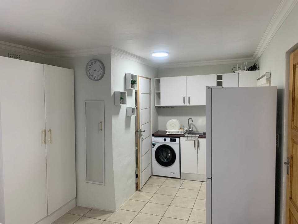 Kitchen or kitchenette, washing machine