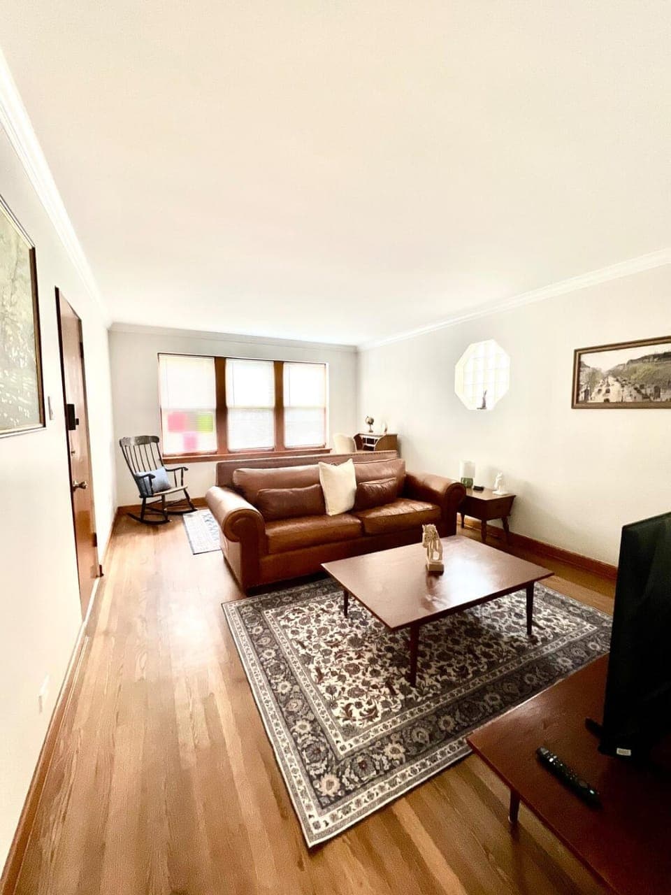 Cozy and Spacious 2br near Chicago fast wifi fully equipped sleeps 6 Apartment in Berwyn