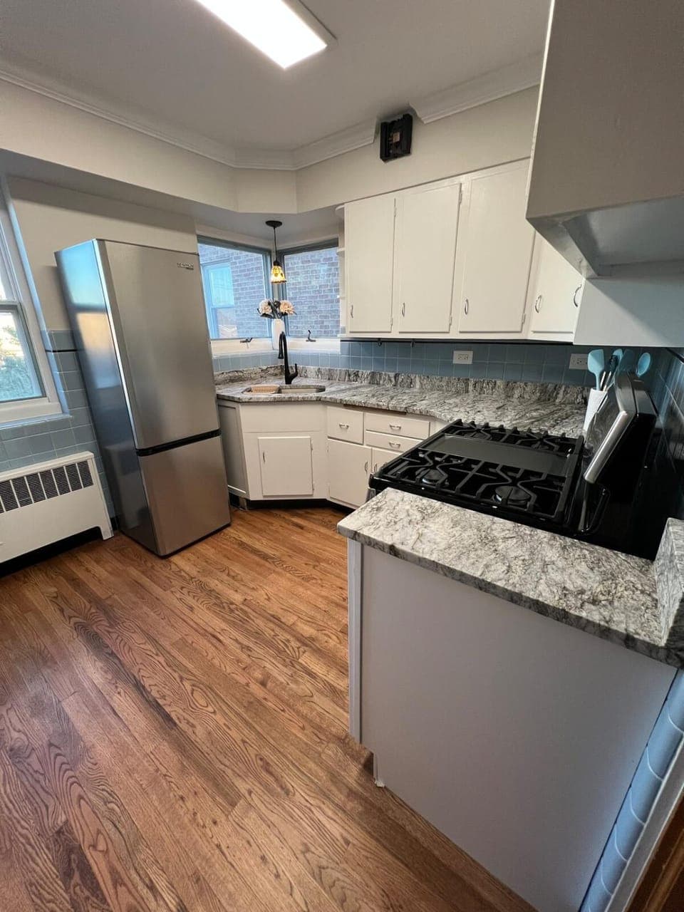 Cozy and Spacious 2br near Chicago fast wifi fully equipped sleeps 6 Apartment in Berwyn