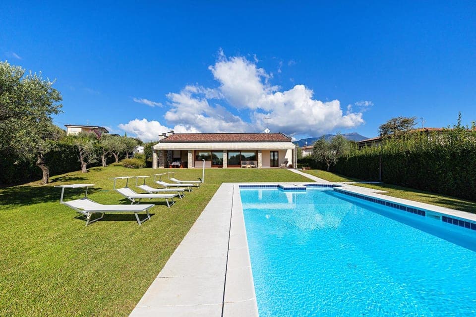 Day, Garden, Swimming pool, sunbed