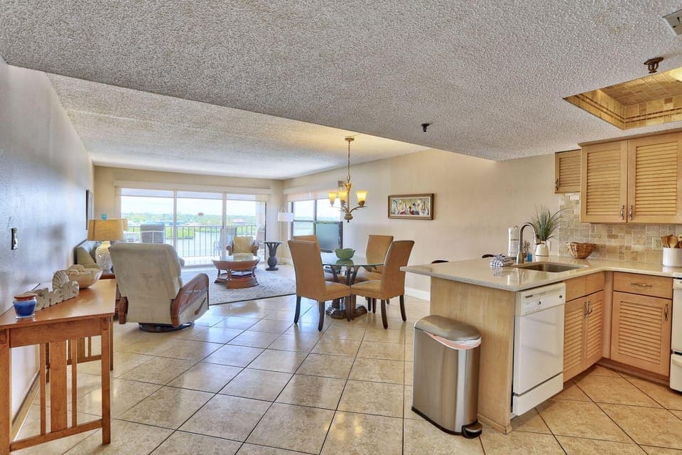 Sea Club #405 - Manatee Zone House in Indian Shores
